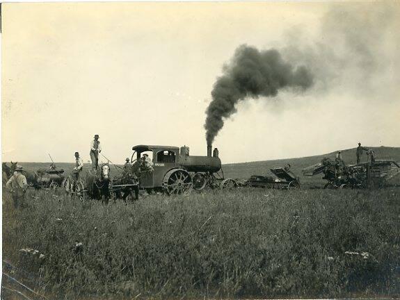 Avery Steam Traction Engine and Thresher