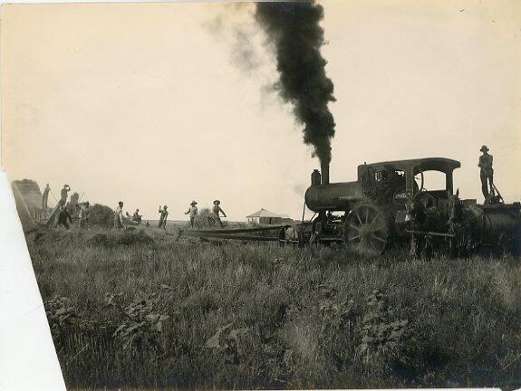 Threshing team with Avery Steam Traction Engine