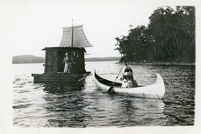 Hetty Paddles to the Ark