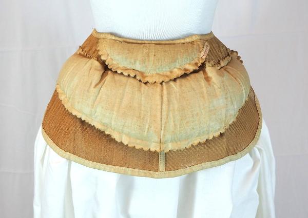 View of form from the back, showing both pads.