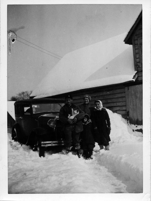 Four Dezemo Family Members with a Car