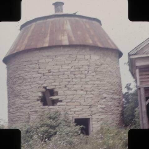 Round Hop House