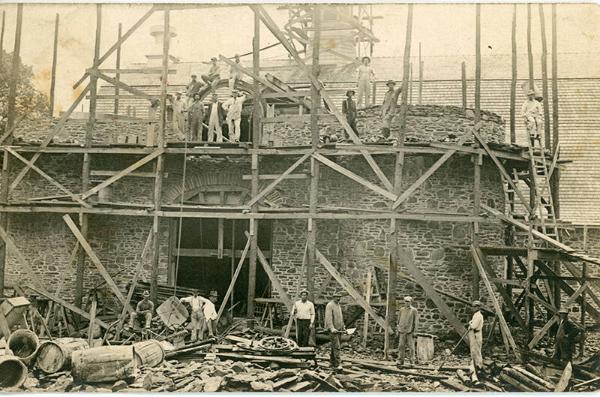Building The Fenimore Farm Barn