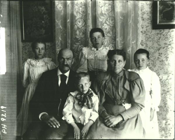 W.L. Knapp and Family