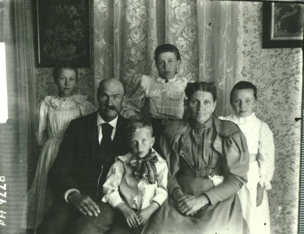 W.L. Knapp and Family